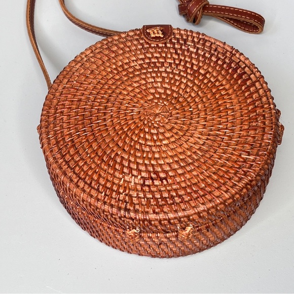 Rattan Woven Round Crossbody With Leather Strap Brown Lined Snap Closure - Picture 3 of 11